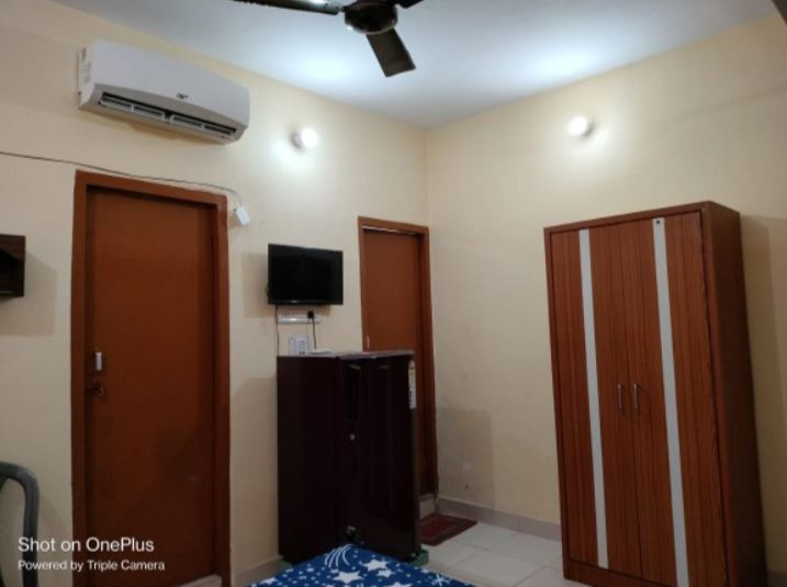 1 BHK + Study Room Villa For Rent in Aliganj