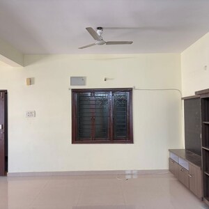 Room in 2 BHK Builder Floor at Madhapur – for Rent