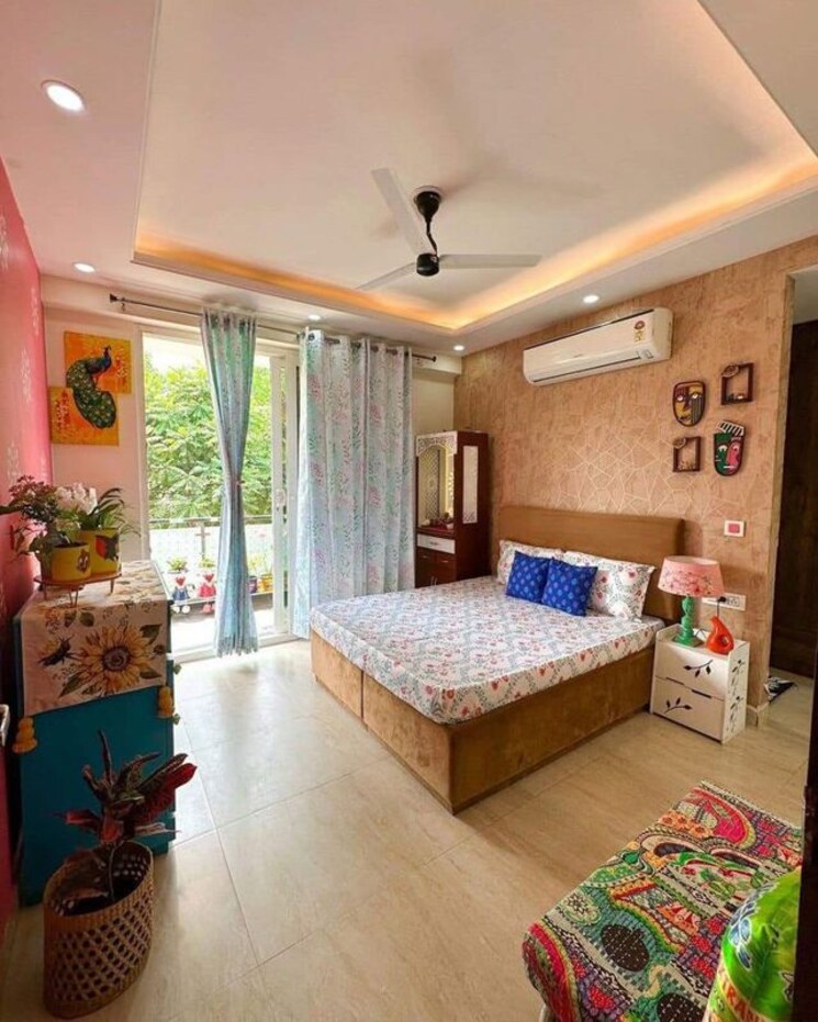 Room, vineet khand Pg For Girls In Vineet Khand 9731890