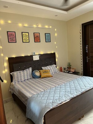 Room in  Pg at Vineet Khand – for Rent