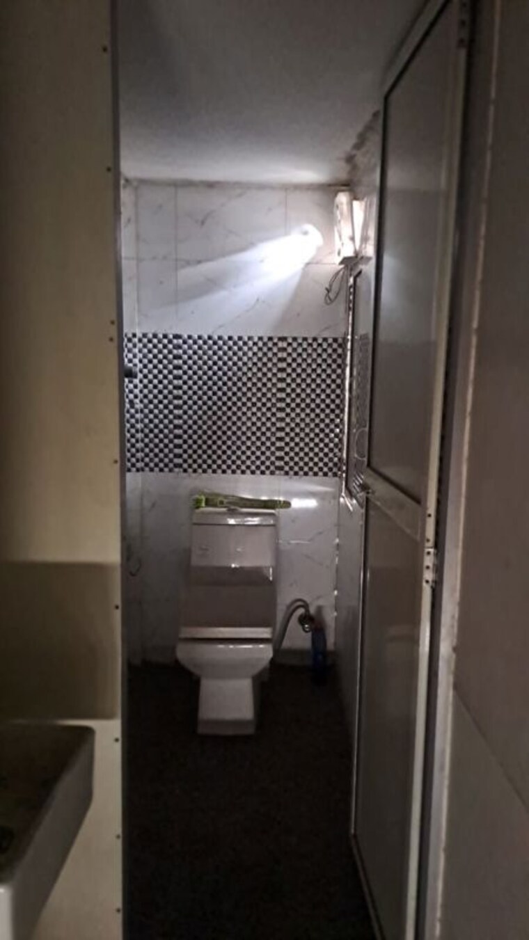 Bathroom, malviya nagar 2 Bedroom 1000 Sq.Ft. Builder Floor In Malviya Nagar Delhi 9731892