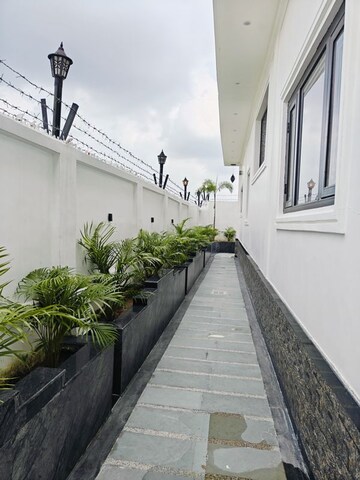 Room in  Pg at Vineet Khand – for Rent