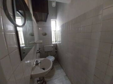 Bathroom in 1 BHK Builder Floor at Malviya Nagar – for Rent