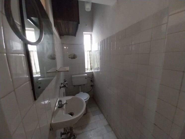 Bathroom, malviya nagar 1 Bedroom 1200 Sq.Ft. Builder Floor In Malviya Nagar Delhi 9731902