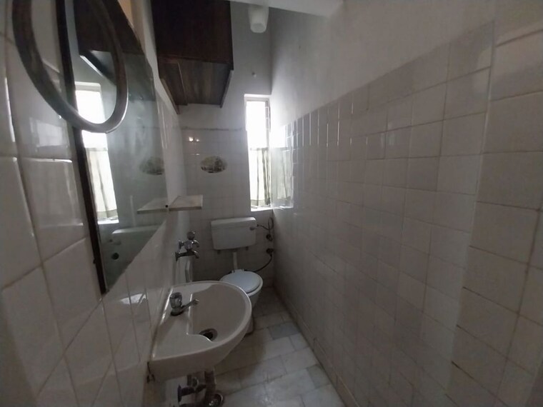 Bathroom, malviya nagar 1 Bedroom 1200 Sq.Ft. Builder Floor In Malviya Nagar Delhi 9731902
