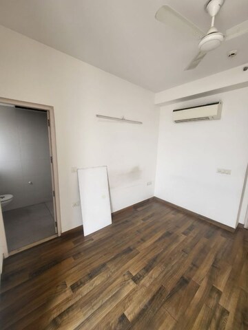 Room in 3 BHK Apartment at Conscient Heritage Max, Sector 102 – for Rent