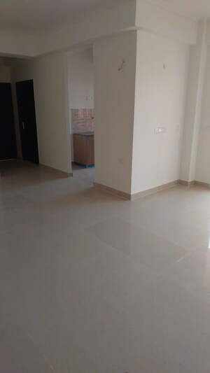 Room in 4 BHK Apartment at Amrapali Crystal Homes, Sector 76 – for Rent