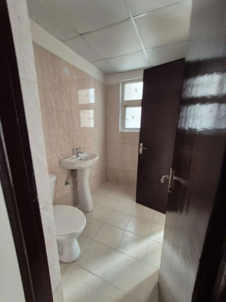 Bathroom, amrapali-crystal-homes 3 Bedroom 1700 Sq.Ft. Apartment In Sector 76 Noida 9731963