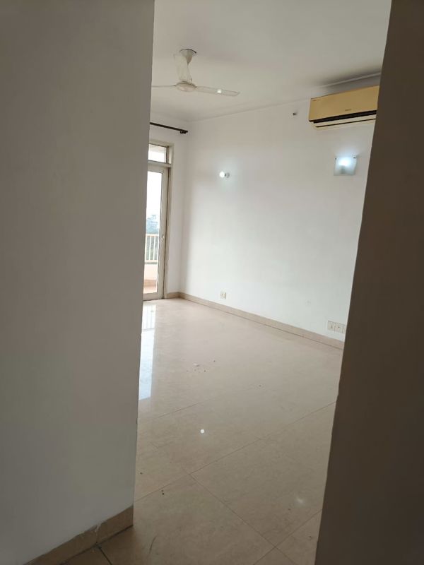 3 BHK + Extra Room Apartment For Rent in Amrapali Crystal Homes