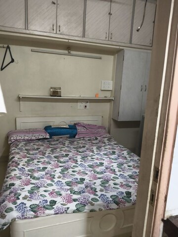 Bedroom in 1 BHK Apartment at Vile Parle West – for Rent