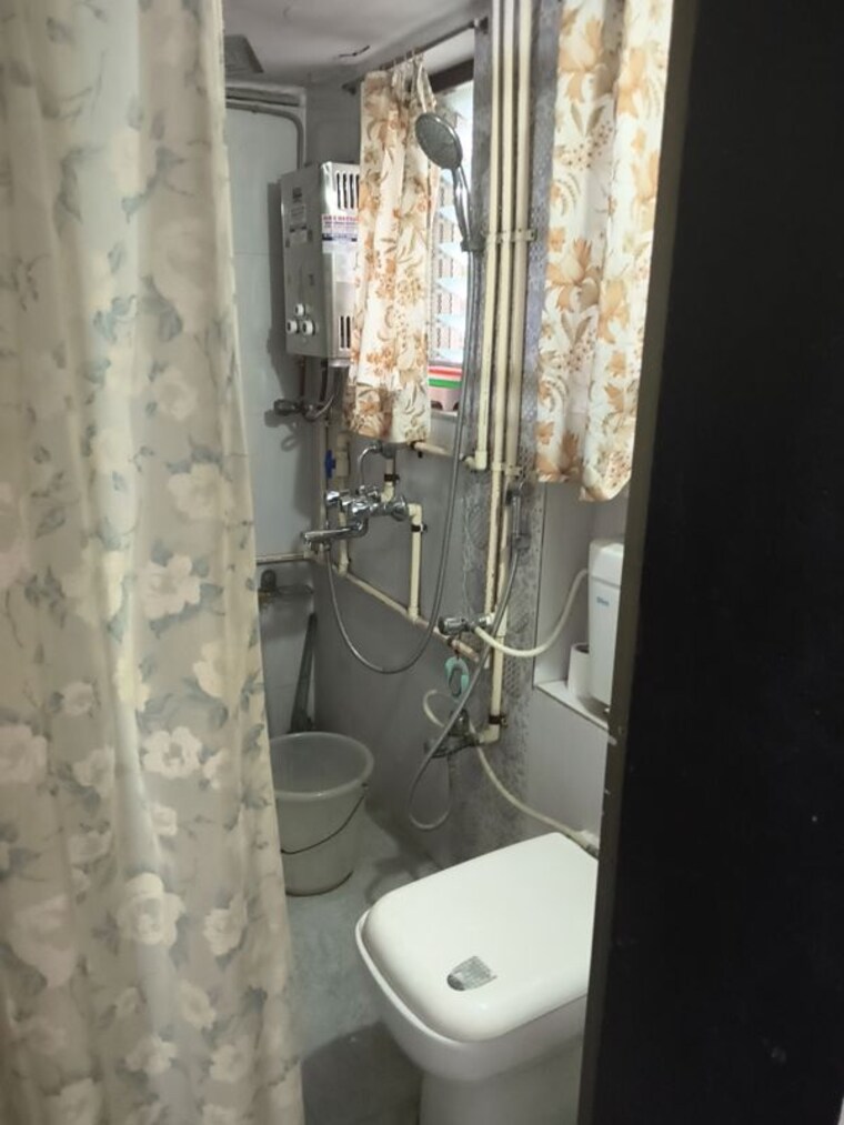 Bathroom, vile parle west 1 Bedroom 470 Sq.Ft. Apartment In Vile Parle West Mumbai 9731982