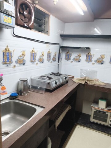 Master Bedroom in 1 BHK Apartment at Vile Parle West – for Rent