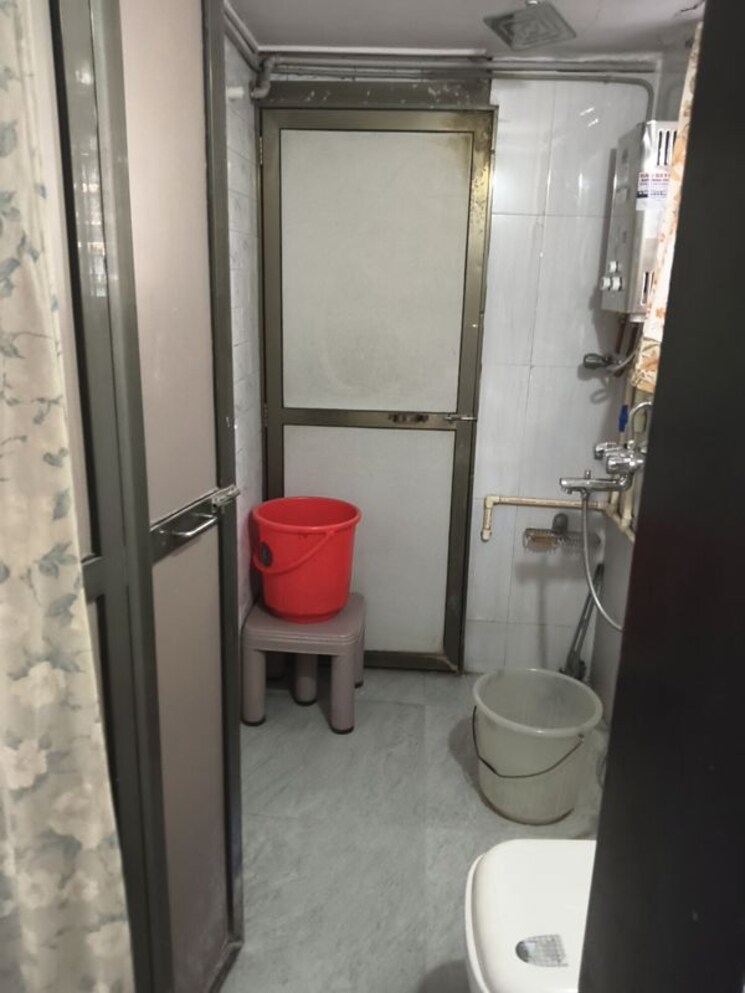 Bathroom, vile parle west 1 Bedroom 470 Sq.Ft. Apartment In Vile Parle West Mumbai 9731982