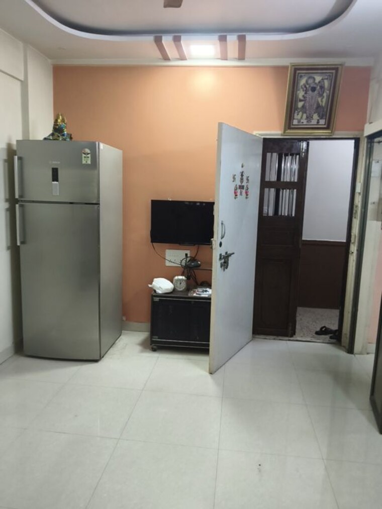 Room, vile parle west 1 Bedroom 470 Sq.Ft. Apartment In Vile Parle West Mumbai 9731982