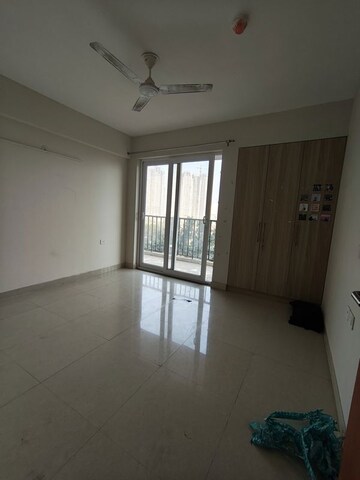 Room in 3 BHK Apartment at Tata Eureka Park, Sector 150 – for Rent