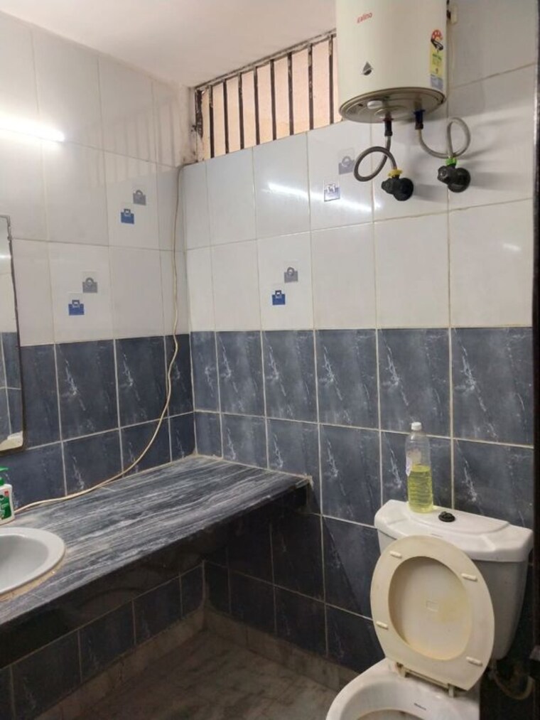 Bathroom, sector 55 1 RK 300 Sq.Ft. Builder Floor In Sector 55 Noida 9732018