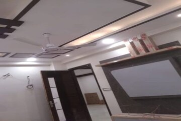 Room in 2 BHK Builder Floor at Gyan Khand I – for Sale