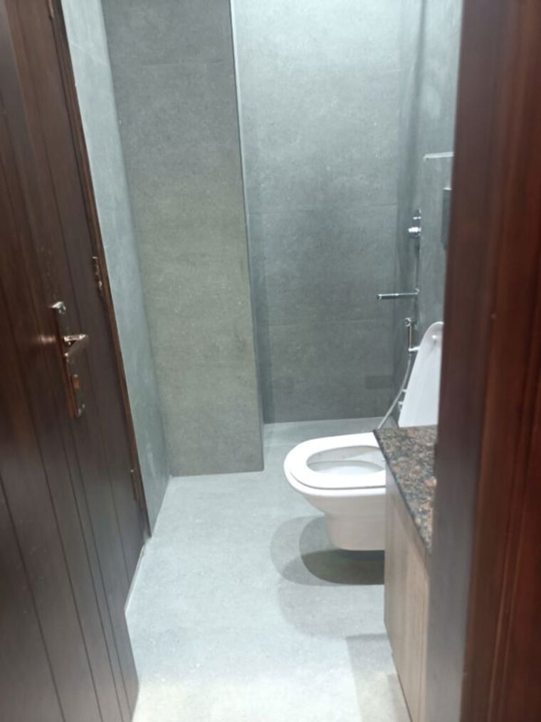 Bathroom, shankar vihar 3 Bedroom 1515 Sq.Ft. Builder Floor In Shankar Vihar Delhi 9732010