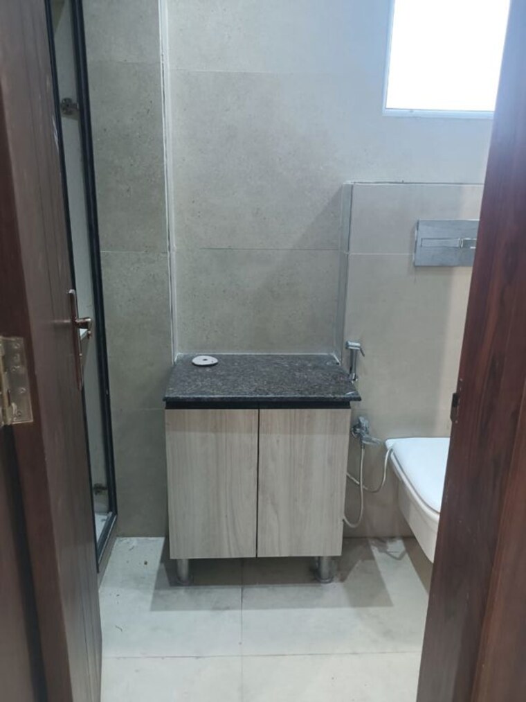 Bathroom, shankar vihar 3 Bedroom 1515 Sq.Ft. Builder Floor In Shankar Vihar Delhi 9732010