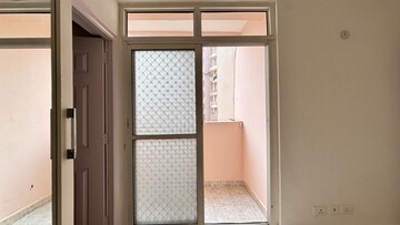 Room in 3 BHK Apartment at Amrapali Crystal Homes, Sector 76 – for Rent