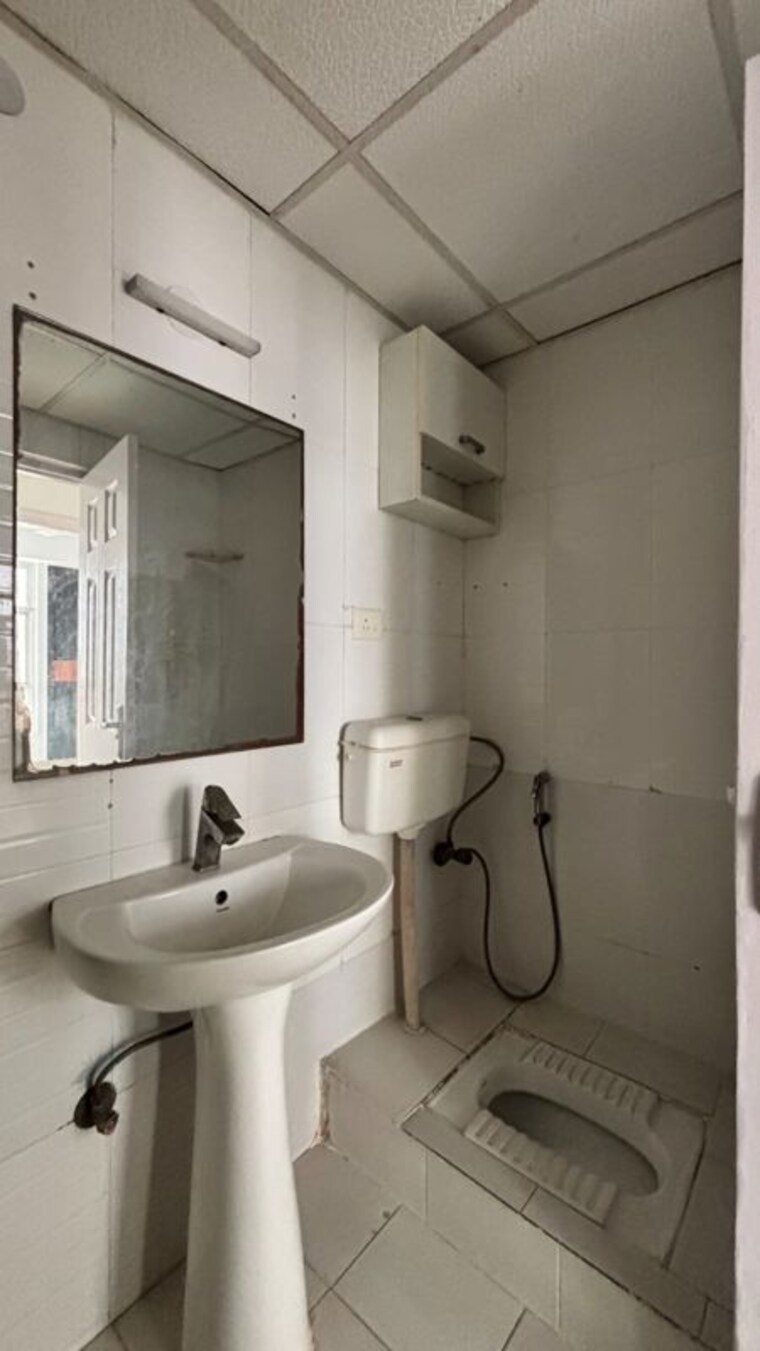 Bathroom, amrapali-crystal-homes 3 Bedroom 1700 Sq.Ft. Apartment In Sector 76 Noida 9732051