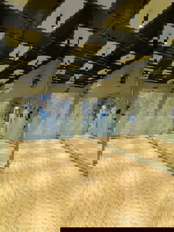 Showroom For Rent in 200 Gaj Ground Floor Big 