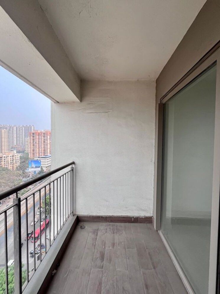 Balcony, kalpataru-paramount-a 2 Bedroom 900 Sq.Ft. Apartment In Kapur Bawdi Thane 9732053