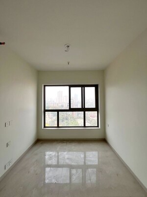 Room in 2 BHK Apartment at Kalpataru Paramount A, Kapur Bawdi – for Sale