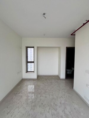 Room in 2 BHK Apartment at Kalpataru Paramount A, Kapur Bawdi – for Sale