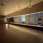 2200 Sq.Ft. Showroom in 250 Gaj Big Hall Prime lo