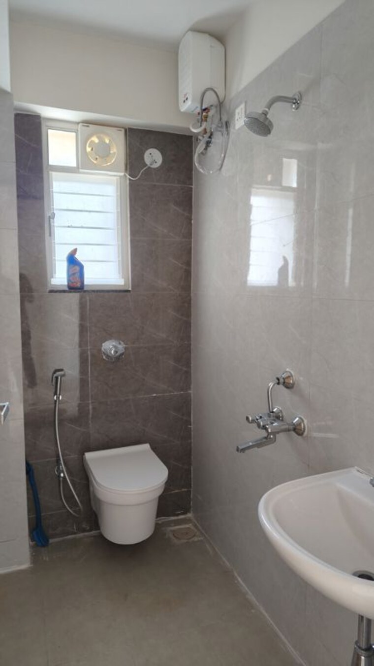 Bathroom, amanora-adreno-towers 1 Bedroom 640 Sq.Ft. Apartment In Hadapsar Pune 9732094