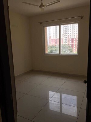 Room in 2 BHK Apartment at Prestige Lakeside Habitat, Varthur – for Rent