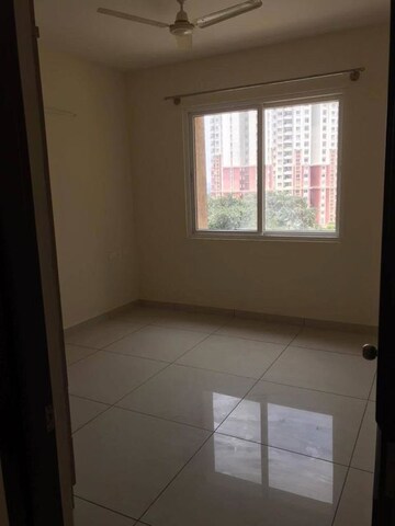 Room in 2 BHK Apartment at Prestige Lakeside Habitat, Varthur – for Rent