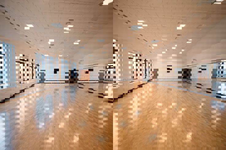 Showroom For Rent in 350 Gaj Big Hall Prime lo