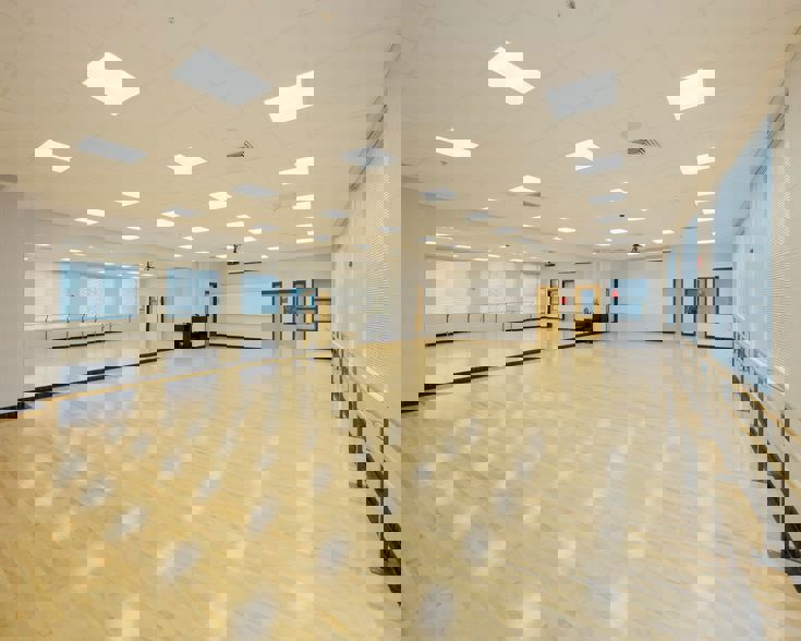 Showroom For Rent in 2500 Carpet Area Big Hall