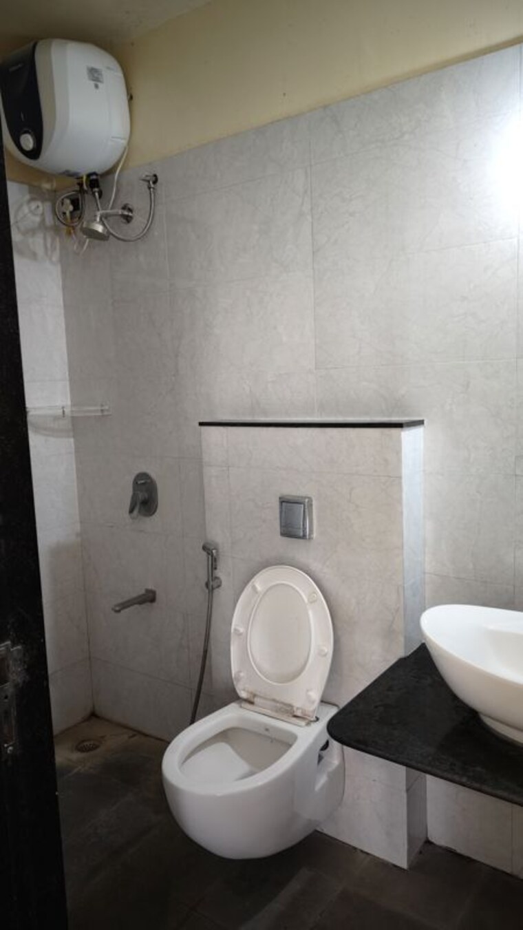 Bathroom, amanora-trendy-homes 2 Bedroom 850 Sq.Ft. Apartment In Hadapsar Pune 9732169
