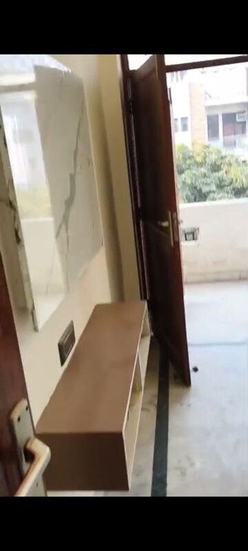 Furnished Amenities in 3 BHK Builder Floor at Vaishali Sector 5 – for Sale