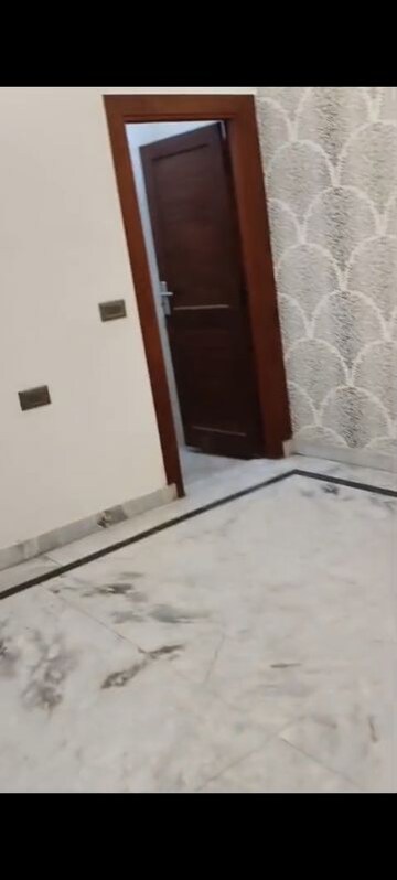 Furnished Amenities in 3 BHK Builder Floor at Vaishali Sector 5 – for Sale