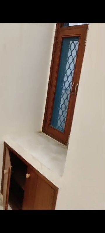 Furnished Amenities in 3 BHK Builder Floor at Vaishali Sector 5 – for Sale