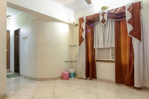 Room in 5 BHK Independent House at Vashi Sector 28 – for Rent