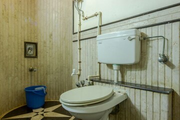 Bathroom in 5 BHK Independent House at Vashi Sector 28 – for Rent