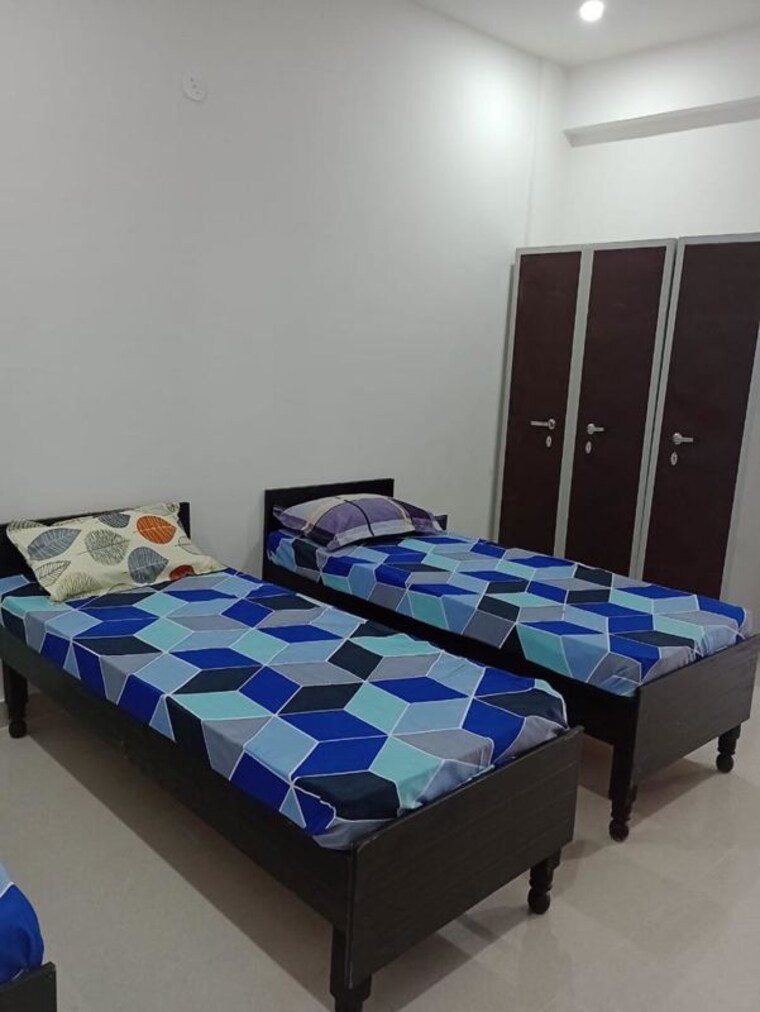 Room, sector 144 Pg For Boys & Girls In Sector 144 9732187