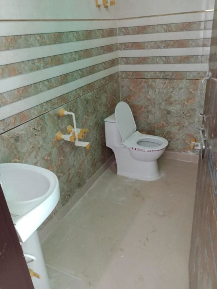 Bathroom, sector 144 Pg For Boys & Girls In Sector 144 9732187