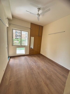 Room in 2 BHK Apartment at Jaypee Greens Kosmos, Sector 134 – for Rent