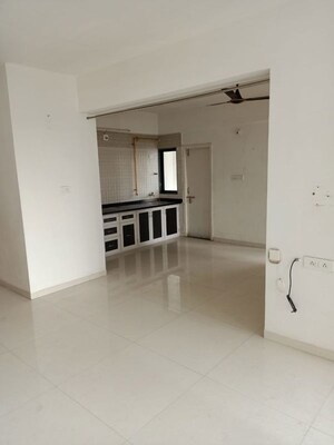 Room in 2 BHK Apartment at Makarba – for Rent