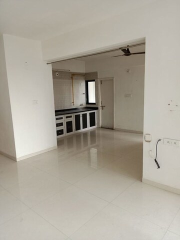 Room in 2 BHK Apartment at Makarba – for Rent