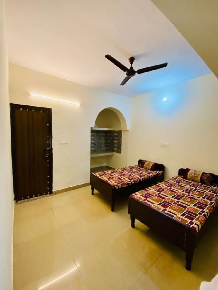 Room, sector 59 Pg For Boys & Girls In Sector 59 9732200