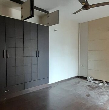Room in 2 BHK Apartment at Exotica Elegance, Ahinsa Khand 2 – for Rent
