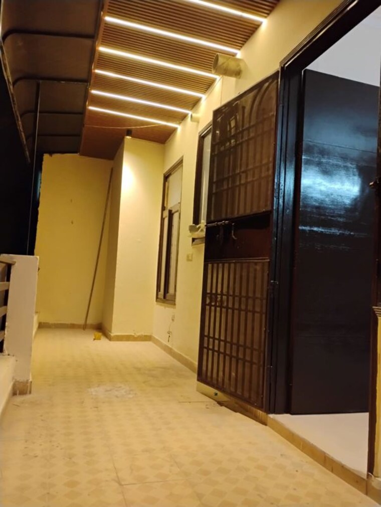 Balcony, green fields colony 3 Bedroom 200 Sq.Yd. Builder Floor In Green Fields Colony Faridabad 9732242