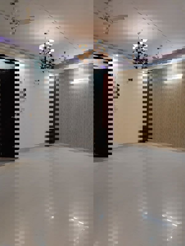 3 BHK + Pooja Room,Servant Room,Study Room,Extra Room Builder Floor For Rent in Green Fields Colony